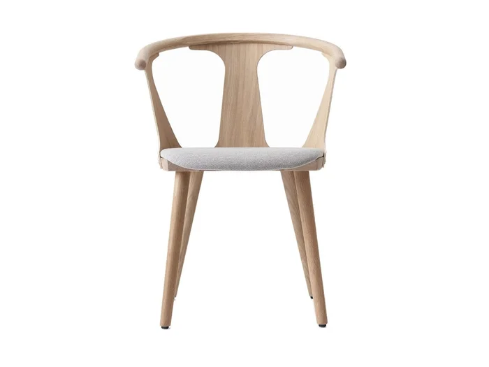 &Tradition In Between Stuhl mit gepolstertem Sitz Entworfen von Sami Kallio