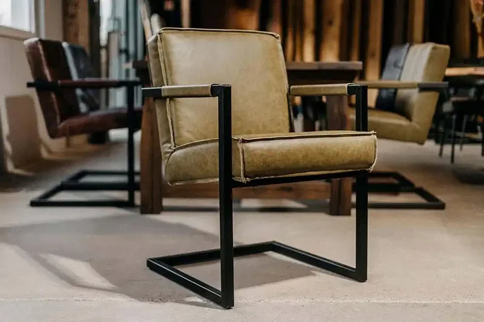 Bequemer Armlehnstuhl freischwingend Garry