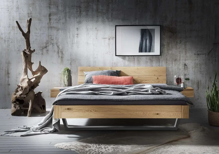 Bett Cleveland schwebend