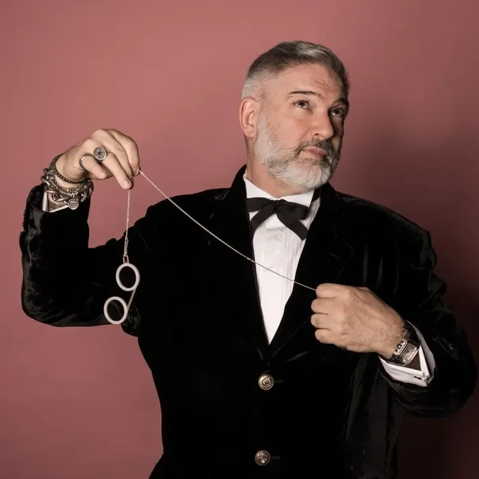 Brillenband mit Brosche CABOCHON von Fassamano