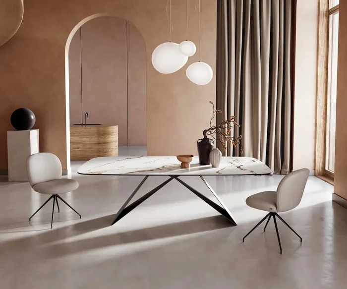 Esstisch Edge Boot 240×120 Keramik Calacatta Luxe Weiß-Gold-Grau V-Gestell Flachstahl Schwarz