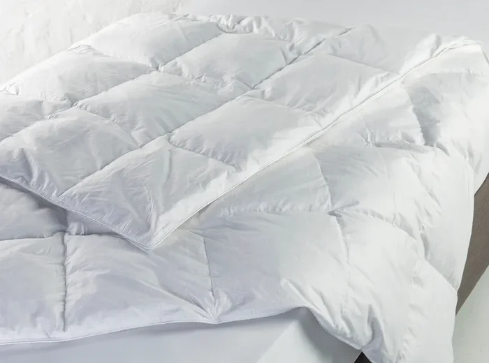 Kassetten Daunendecke, 30% Daunen, 70% Federn 135 x 200 cm B-Ware