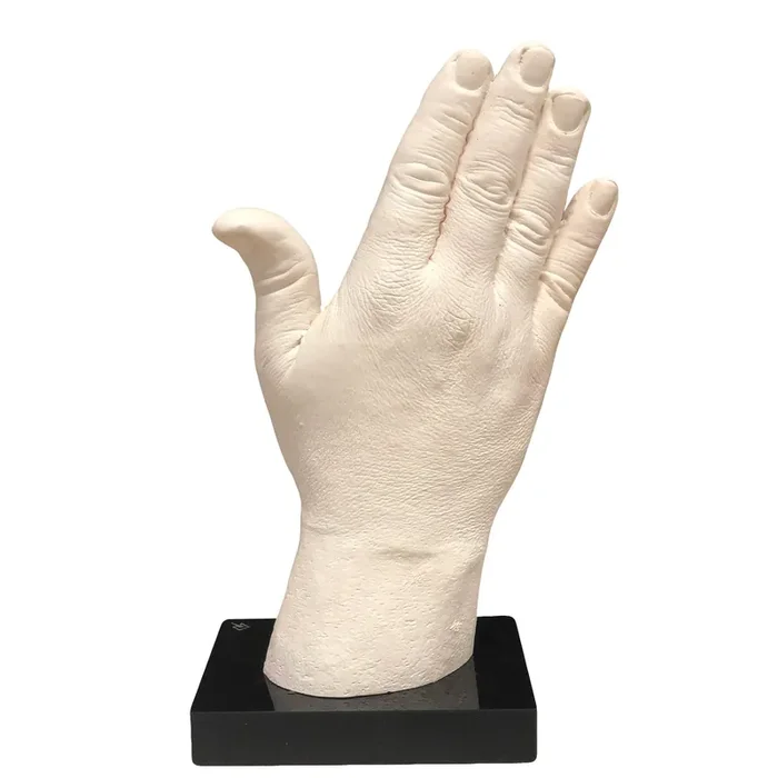 Kunstharz-Skulptur MANO D‘OPERA CIAO von Gennaro Regina