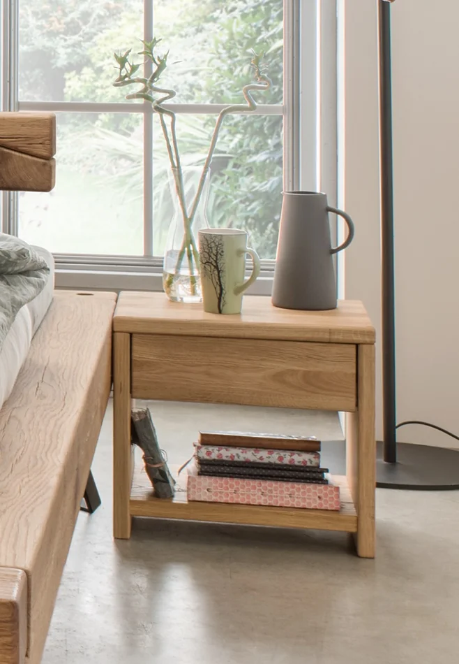 Nachttisch mit Schublade und Ablage