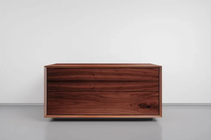 Nussbaum Sideboard mit zwei Schubladen nach Maß
