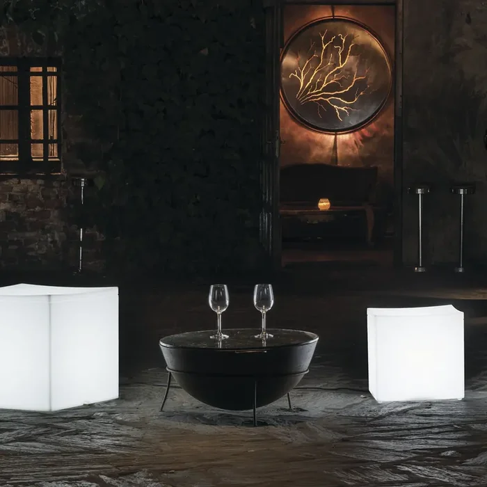 Outdoor Pouf LOUNGE CUBE mit internem Beleuchtungssystem von Serralunga – S H 36 x B 37 / IP68 – DRAHTLOSES BLUETOOTH