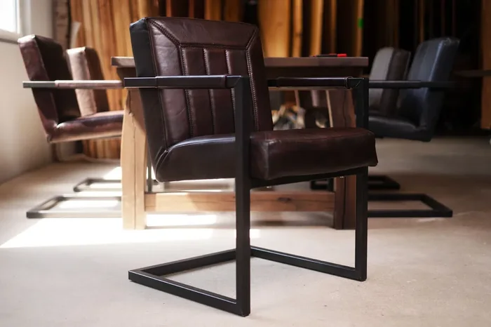 Schwingstuhl mit Armlehne Bruce