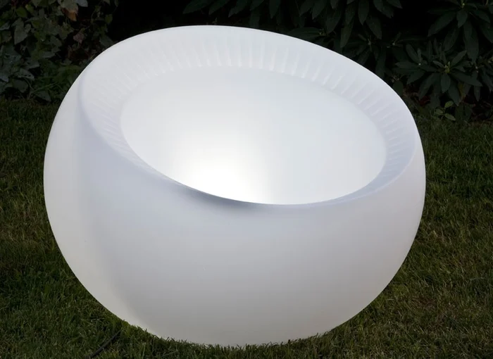 Serralunga Uovo di Colombo Vase mit Licht Entworfen von Carlo Colombo