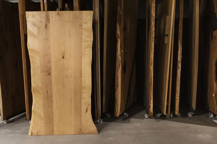 Tischplatte mit Baumkante aus Ahorn 200x100x4 cm