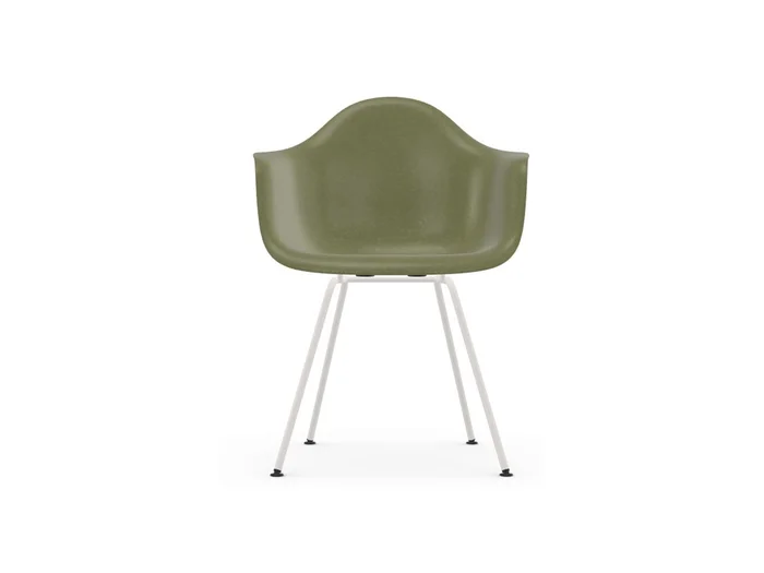 Vitra Eames Fiberglass DAX – Sessel mit weißem Untergestell Entworfen von Charles & Ray Eames