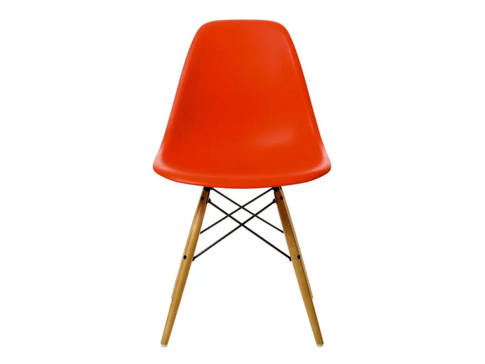 Vitra Eames Plastic DSW Side Chair – Yellowish Maple / Poppy Red Entworfen von Charles & Ray Eames