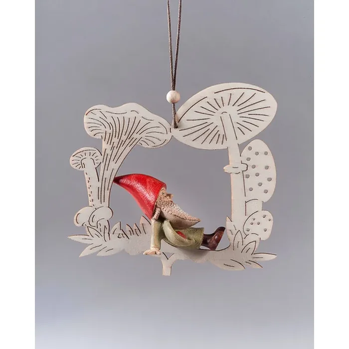 Zwerg mit Herzklopfen und Ornament